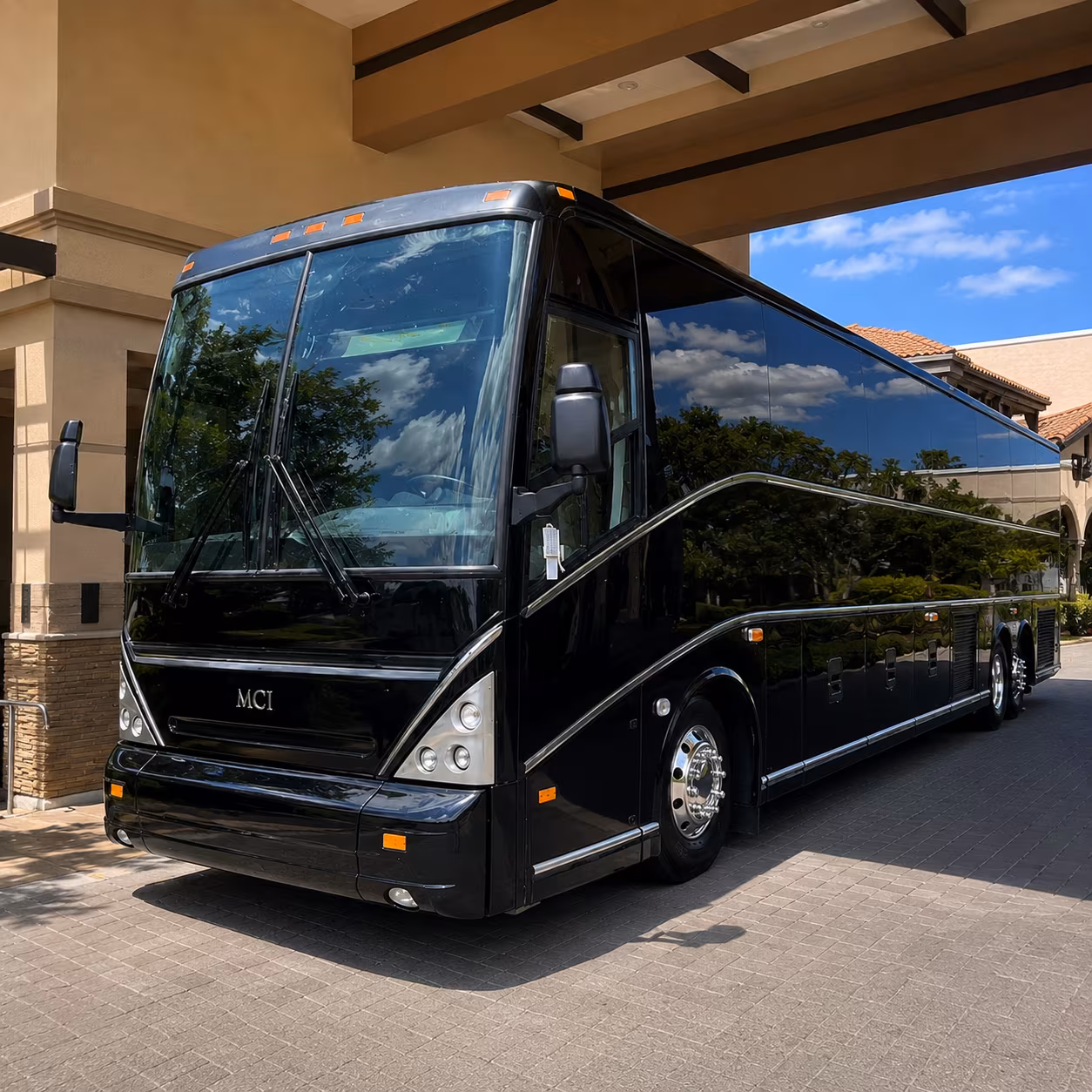 sioux city musketeers game day bus rentals at tyson events center